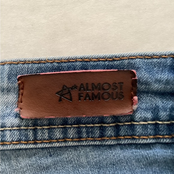 Almost Famous Embroidered Cropped Jeans Sz 14 - Picture 4 of 8